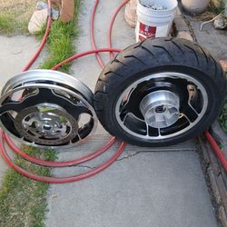 Selling  A Set Off Harley Davidson  Take Offs  Genuine Touring 16×3 Front  Airstrike Rims 1 With Harly Davidson  Dunlop Tire D407  180/65 B16 M/C 81-h