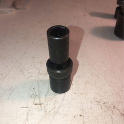 Snap On 1/2 Inch Deep 6 Point 1/2 Inch Drive Impact Socket No,IPL 16  A In Great Condition 25 Dollars 
