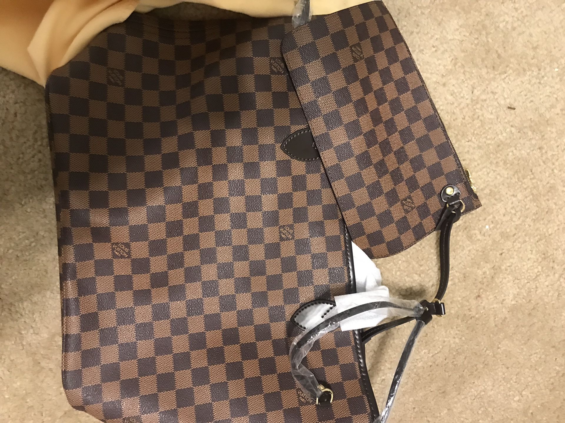 Louis Vuitton bag . Never been use. Great condition