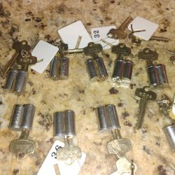 (9) Interchangeable Lock Cores 6 Pin 2 Keys Each