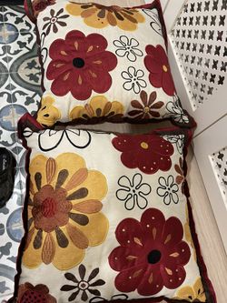 17 Inch Pier One Decorative Pillows With Inserts 