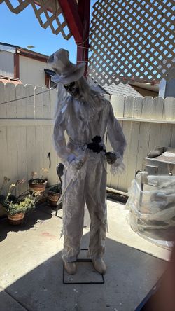 Morbid enterprises animated Ghostly Gentlemen prop