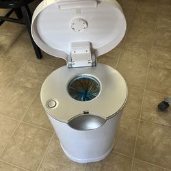 Munchkin Diaper Pail