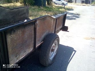 Utility one axel trailer.