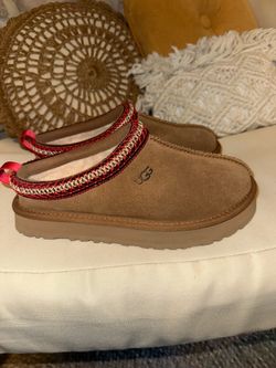 Uggs size 3 youth