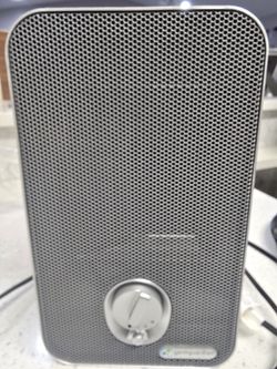 Germguardian  Aer Purifier Very Clean Like New