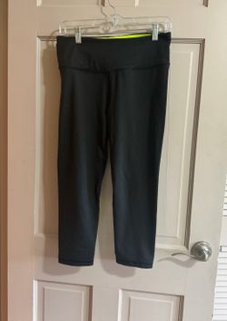 Victoria’s Secret Knockout Capri VSX Leggings Size Medium Black & Yellow