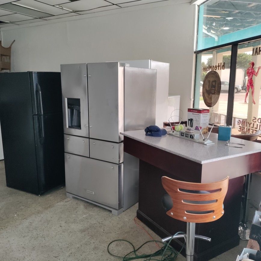 going out of business sale appliances furniture everything must go cheap
