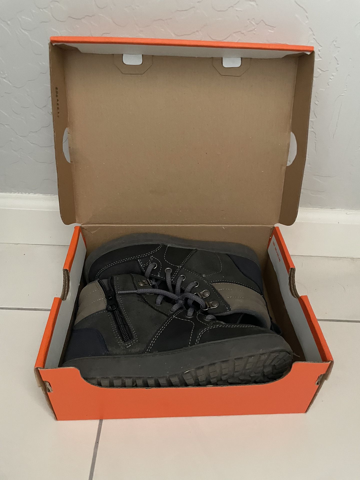 Snow Boots & Hiking Boots