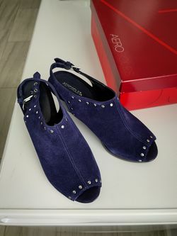 NEW Aerosoles Blue Suede Heel Shoes Size 8M