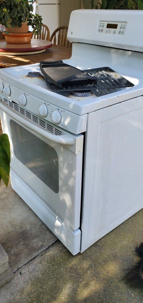 GE Adora 30" Gas Range