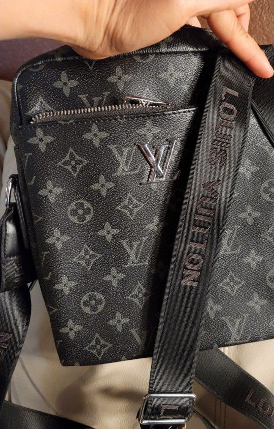 Louis Vuitton Bag Read Below Description Before Buying Item $ 1 5 0