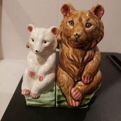 Vintage Norleans Japan Hugging Bears Salt and Pepper Shakers F5