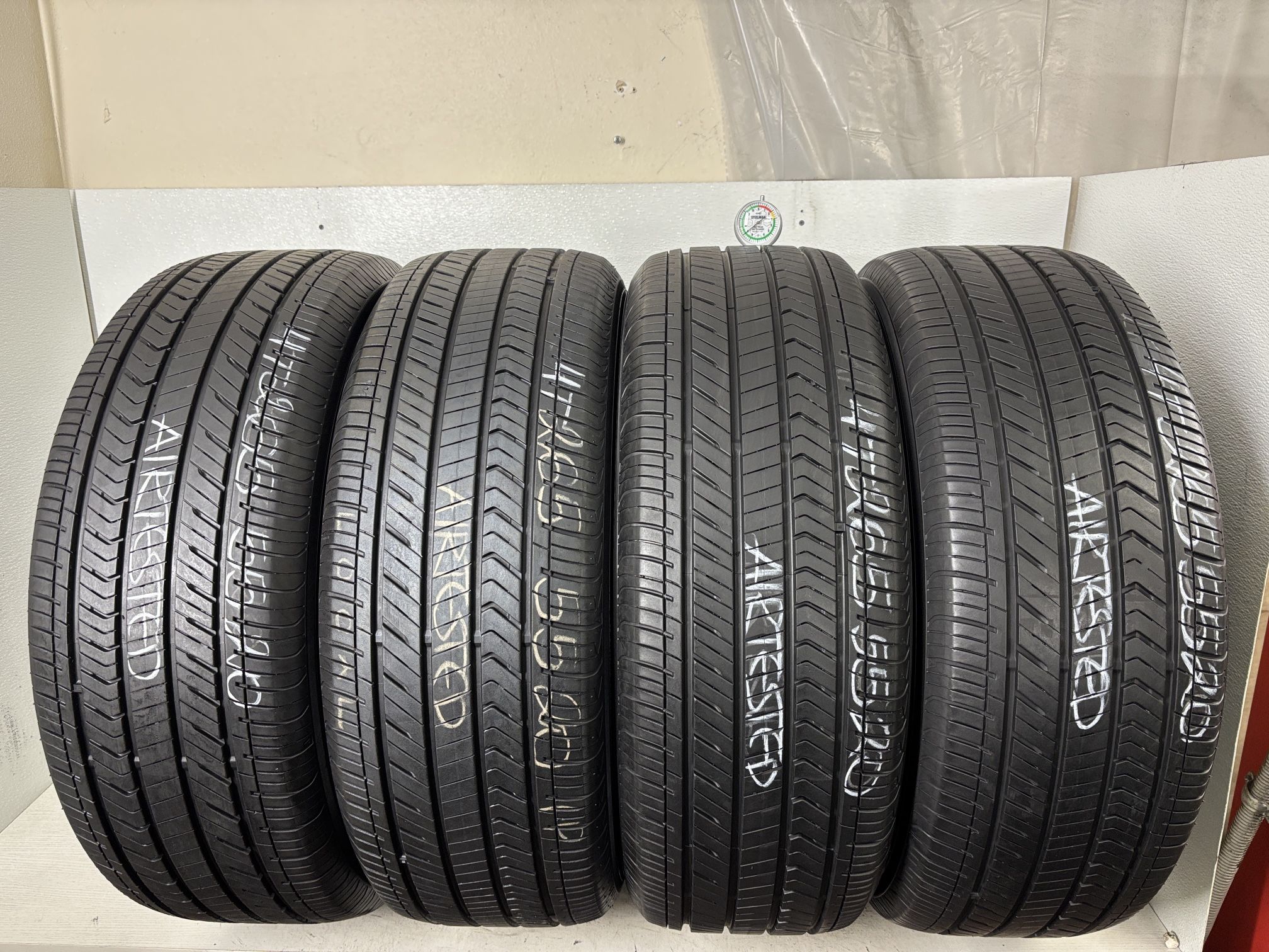 Set 4 Tires 265 55 20 Yokohama Geolander X-cv G057 Like New