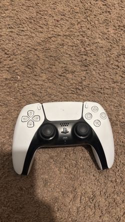 Ps5 DuelSense Controller white, Right stick has drift.