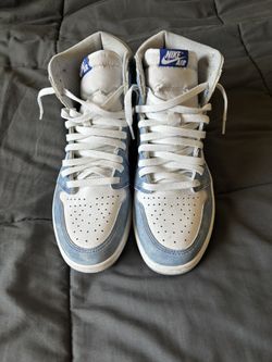 Hyper Royal Jordan 1s