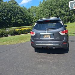 Nissan Pathfinder Platinum Edition 