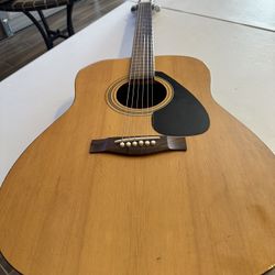Yamaha Acoustic Guitar