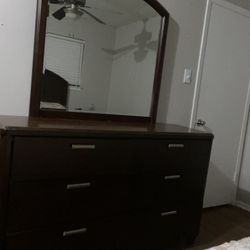 Dresser And 2 Nightstands