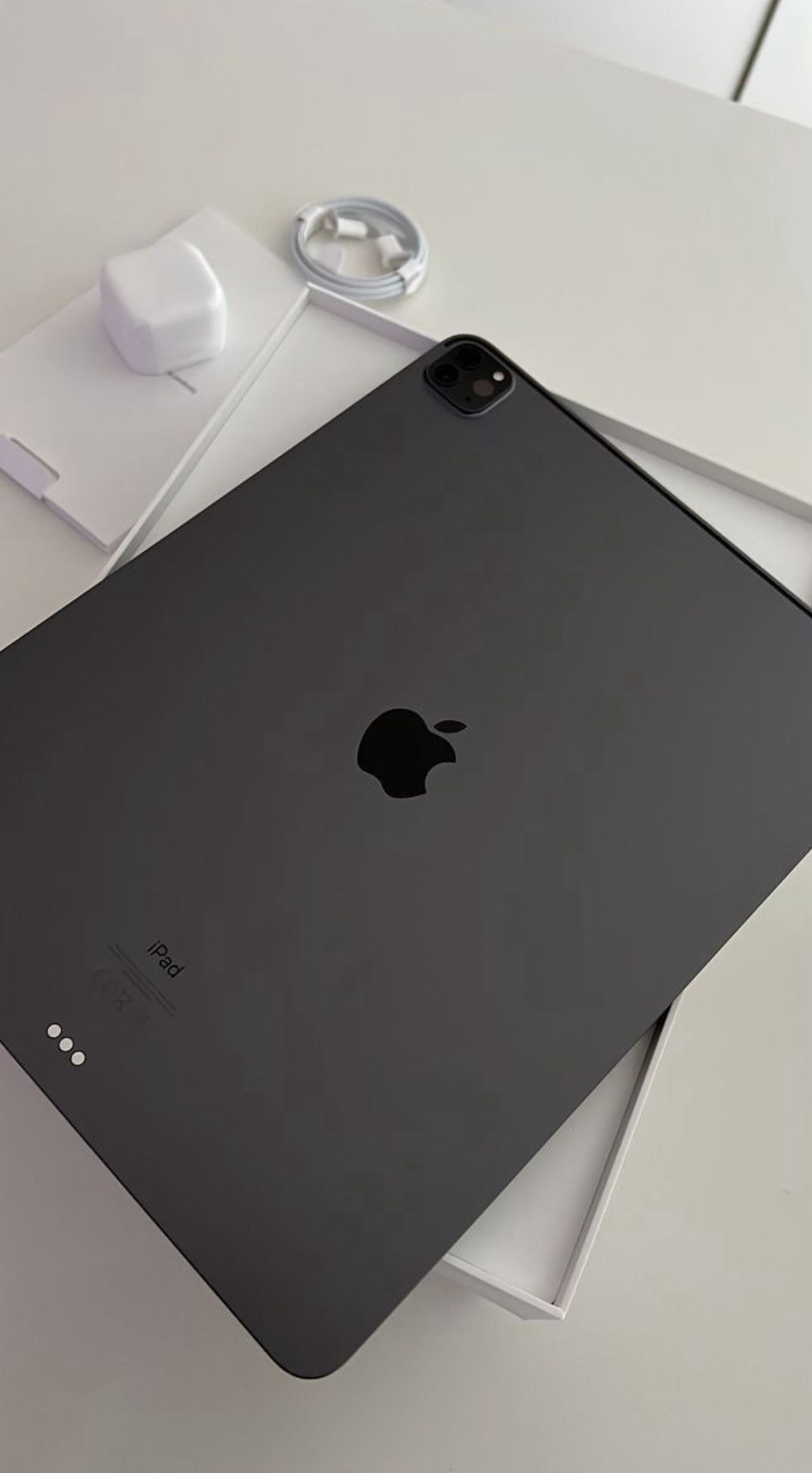 Apple iPad Pro 12.9" (4th Gen) A2069 (WiFi + Cellular Unlocked) 128GB Space Gray (Used - A)