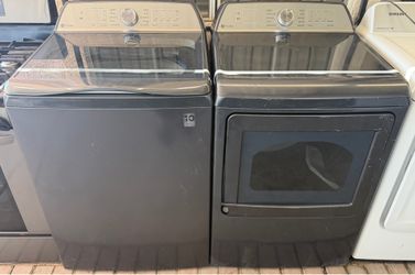 GE - BEAUTIFUL WASHER AND DRYER GAS SET IN EXCELLENT CONDITION