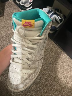 10.5 nikes (no box)