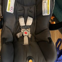 Chicco KeyFit30 Carseat (Comes With Base)