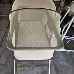 New Cosco Baby Bassinette With Netting