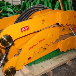 Excavator Caterpillar Cat 325 / 330 Hydraulic Thumb or Similar Machine.