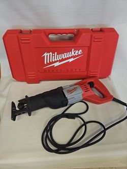 Milwaukee 6519-31 Sawzall Corded Reciprocating Saw with Case B819315-1