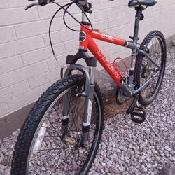 NICE BIKE TREK 820 TIRES SIZE 26 FRAME SIZE 40,5 CM 16" VERY GOOD CONDITION READY TO RIDE 