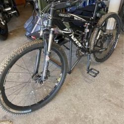 Giant Downhill Mountain Bike 26in Tire