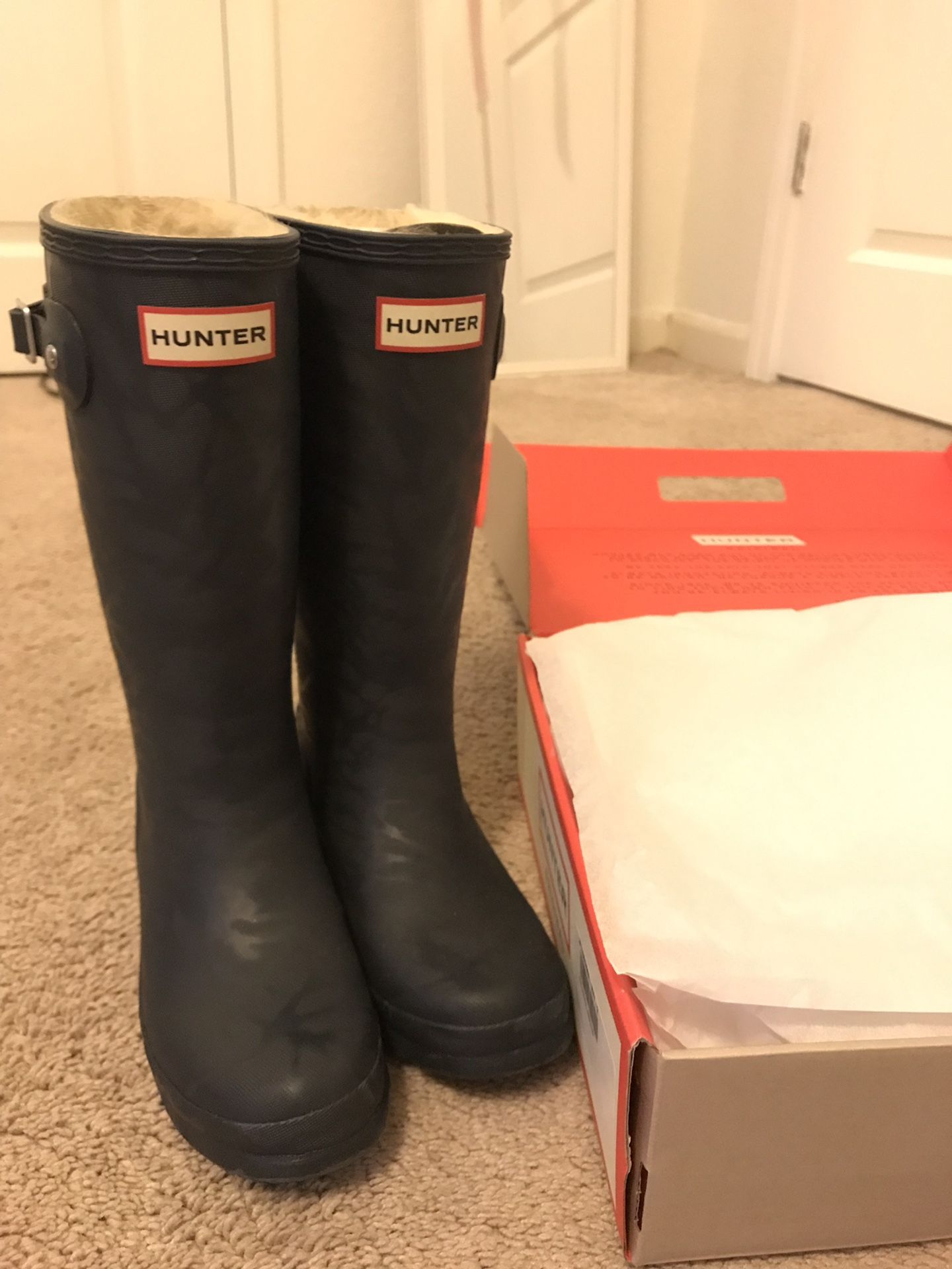 Hunter Navy Blue Insulated Rain Boots in size 2 Kids Brand New