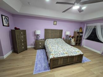 Queen bedroom set