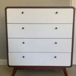 Mid Century Modern Style 4 Drawer Dresser (New In A Box)