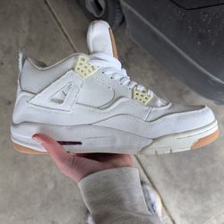 Jordan 4 Levi