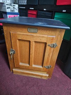 OAK STORAGE BOX WHITE CLAD IN NORWALK