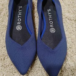 Rothy's pointed flat womens shoes size 8.5 navy blue like new retail 149+tax asking $80