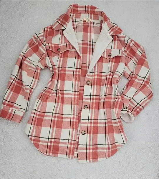 ✅️ Flannel Plaid Coral & White 32" Jacket w/ Pockets• Size S Fits M• Loose Fit• Great Condition• $25firm