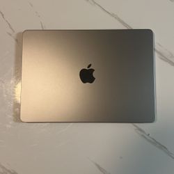 13” MacBook Air 2024 M3 Chip 8 GB