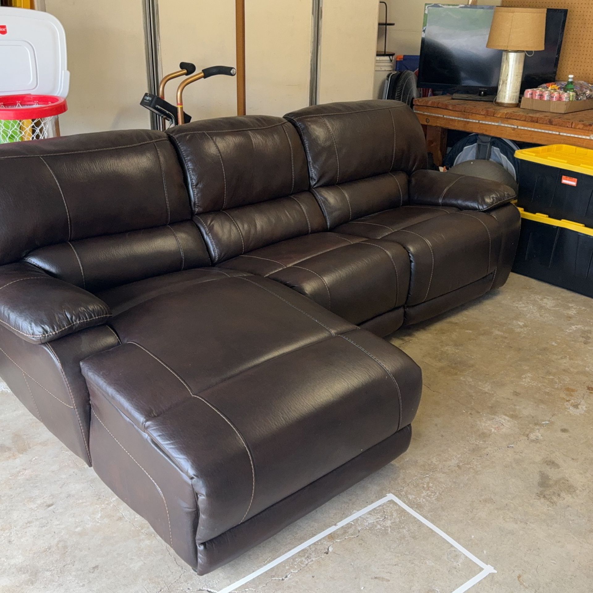 $600 Leather Recliner Couch 