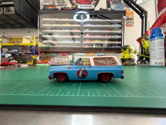 M2 1/64 ‘73 GMC truck (chase)