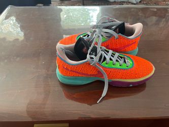 Nike LeBron 20 “Chosen 1” GS Kids Size 5.5Y Total Orange/Vivid Purple/Green Strike DQ8651-800
