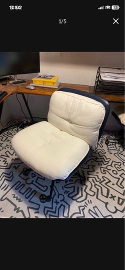 LOW PRICE MOVING- $480 + tax retail WAYFAIR WIDE SEATING CRISS CROSS CHAIR