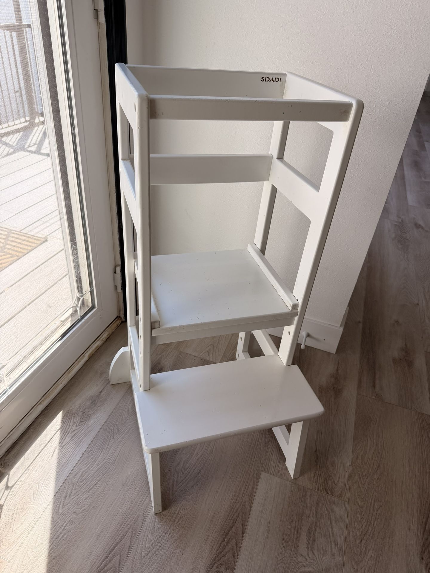 Kids Kitchen Step Stool / Toddler Tower