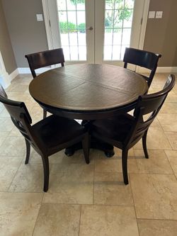 Kitchen table and 4 chairs