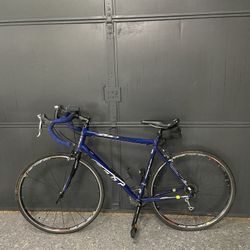 Fuji Newest 2.0 Bike