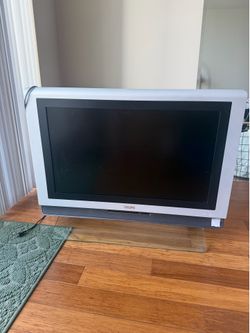 Philips Matchline 32-inch widescreen LCD Flat TV (Model series 32PF9956).