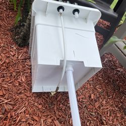 Garaje sink , missing 1 leg, $10