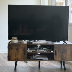 Tv And Stand - Roku 50